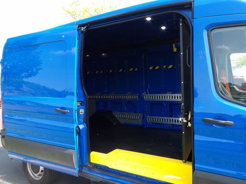 Used 2020 Ford Transit 250 Medium Roof RWD image 9