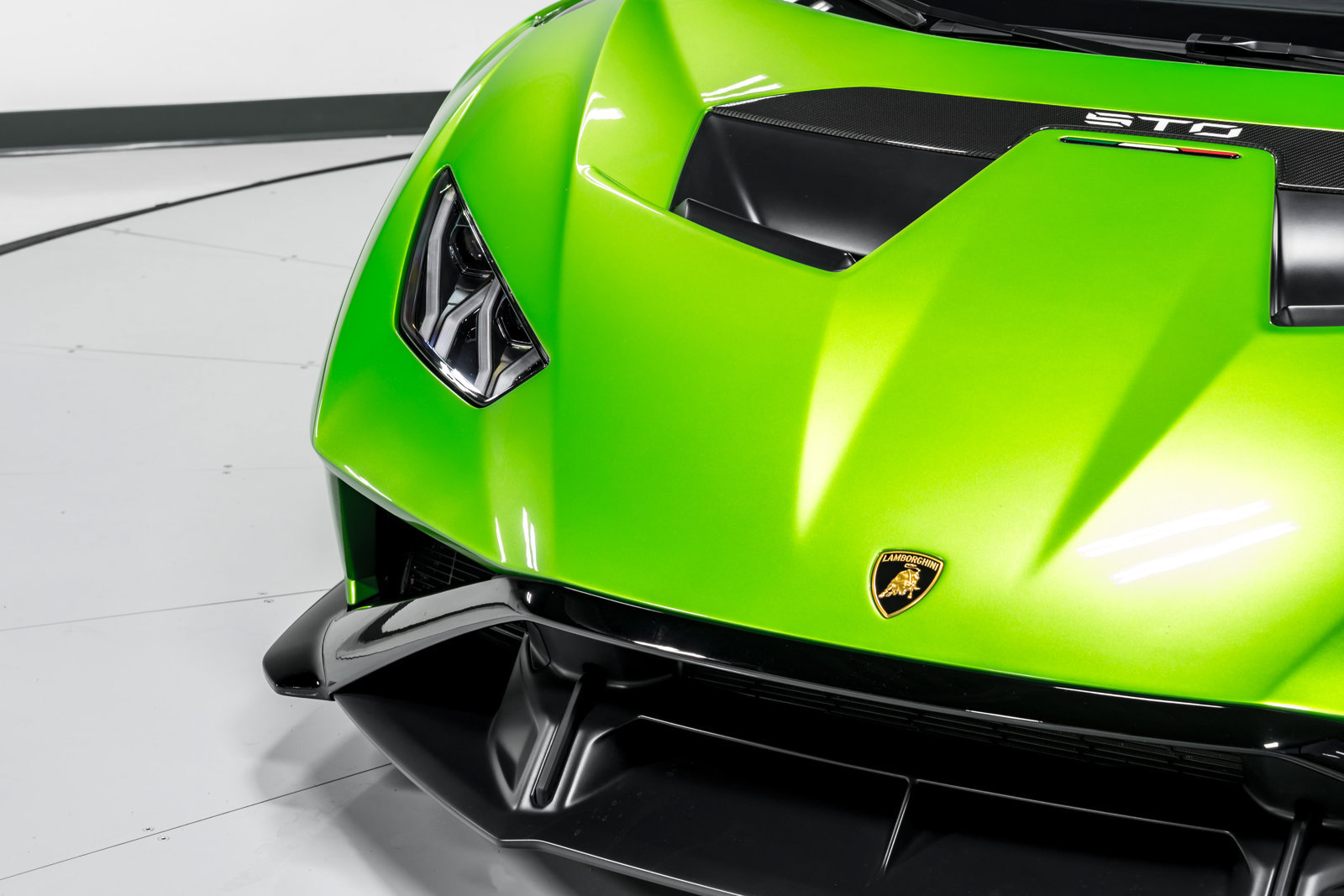 Used 2023 Lamborghini Huracan STO RWD image 41