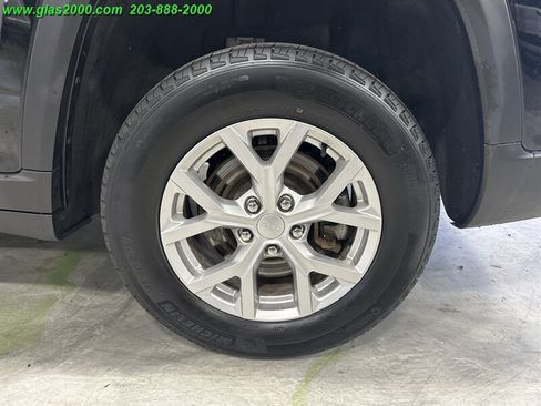 Used 2023 Jeep Grand Cherokee L Limited AWD/4WD image 16