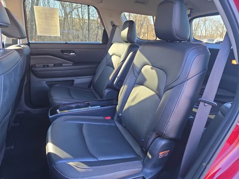 Used 2023 Nissan Pathfinder SL w/ SL Premium Package image 29