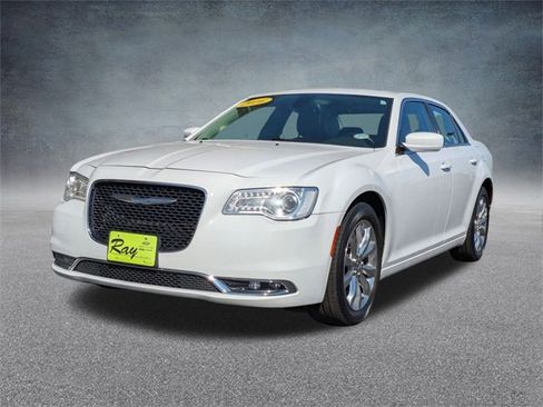 Used 2016 Chrysler 300 Limited image 8