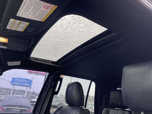 Used 2015 Ford Expedition XLT image 12