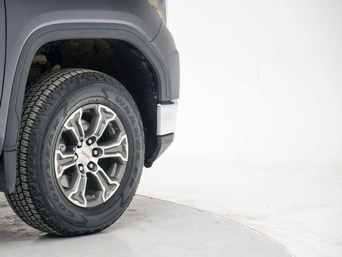 Used 2022 GMC Sierra 1500 SLE image 11