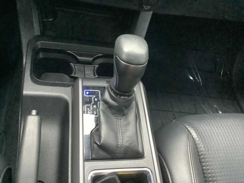 Used 2019 Toyota Tacoma TRD Sport image 18