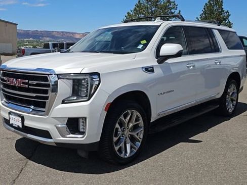 Used 2021 GMC Yukon XL SLT w/ SLT Premium Package AWD/4WD image 4