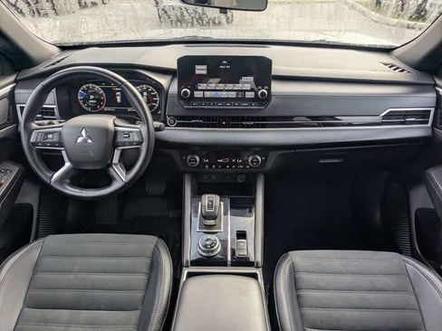 Used 2024 Mitsubishi Outlander SE Black Edition image 15