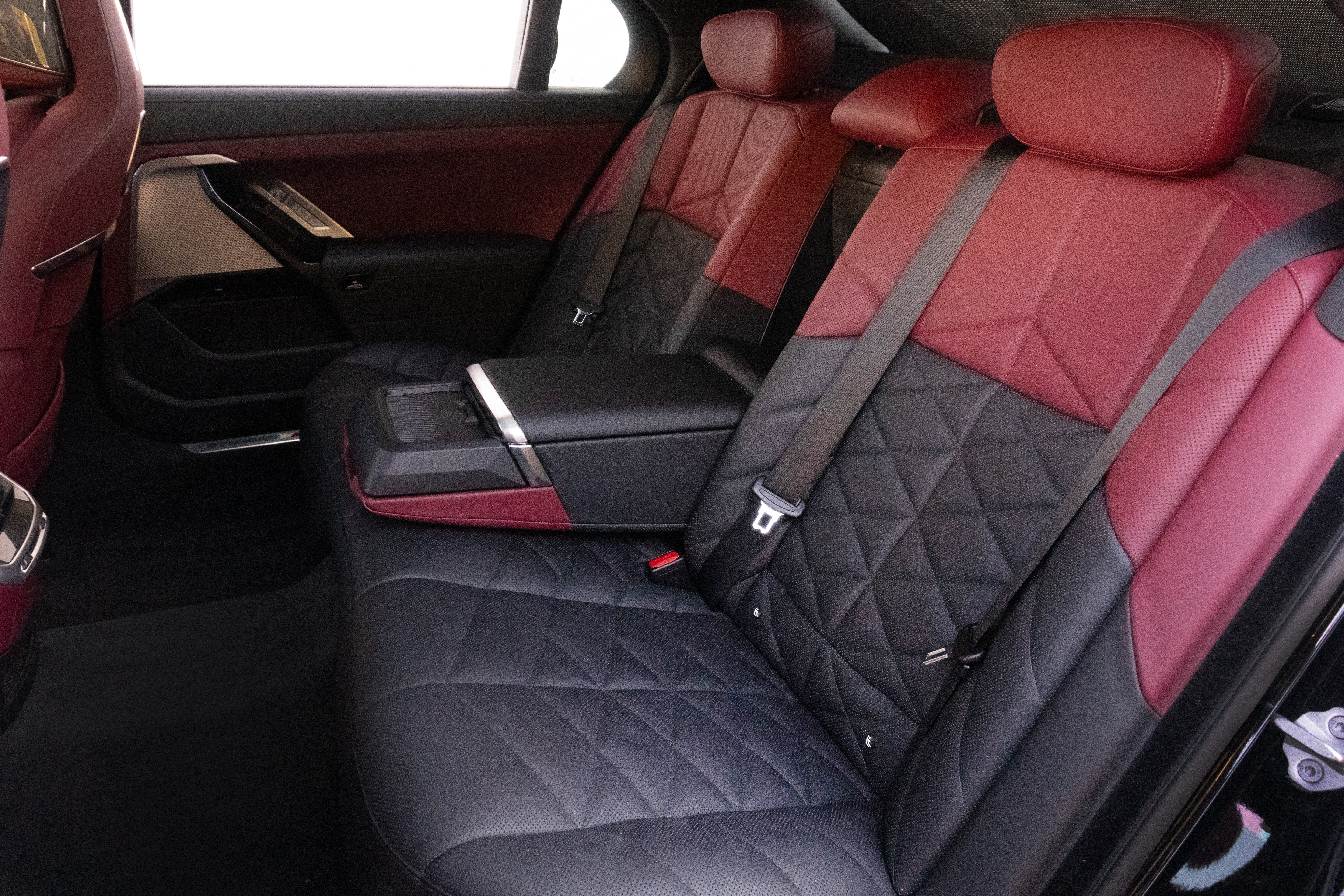 Certified 2024 BMW 740i w/ Premium Package 2 RWD image 36