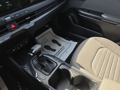 Used 2025 Kia K4 EX image 26