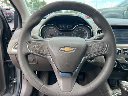 Used 2018 Chevrolet Cruze LT w/ Sun And Sound Package FWD image 13