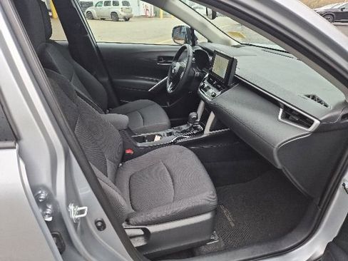 Used 2024 Toyota Corolla Cross LE w/ Moonroof Package AWD/4WD image 13