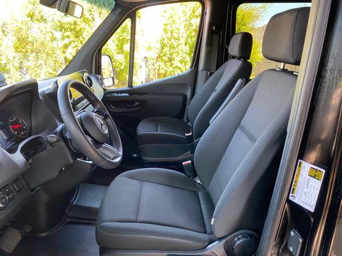 Used 2025 Mercedes-Benz Sprinter 2500 image 28