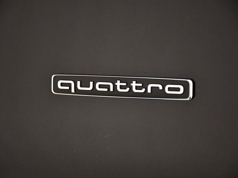 Used 2025 Audi Q5 Premium w/ Convenience Package image 10