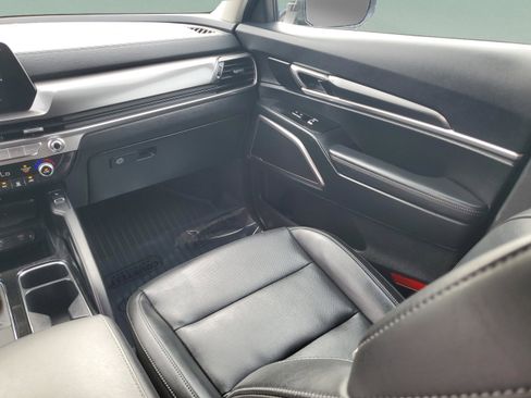 Certified 2025 Kia Telluride S image 12