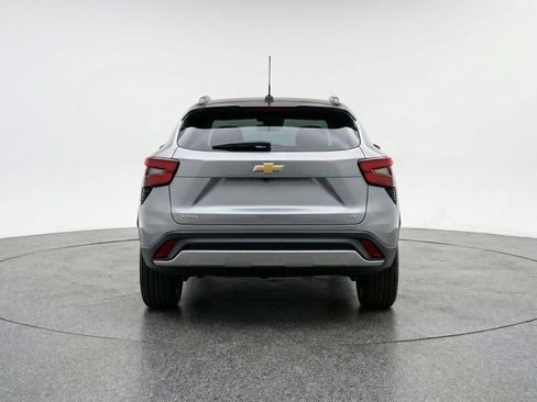 Used 2025 Chevrolet Trax LT image 7