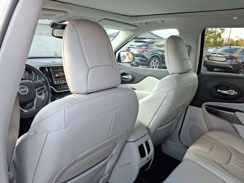 Used 2019 Jeep Cherokee Limited image 21