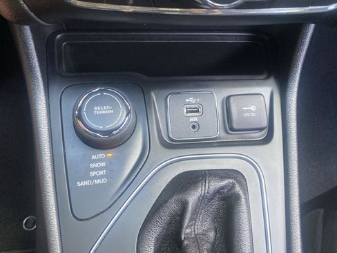 Used 2020 Jeep Cherokee High Altitude AWD/4WD image 19