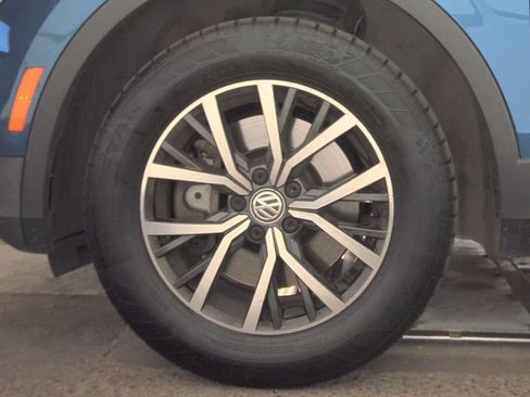 Used 2018 Volkswagen Tiguan SE image 19