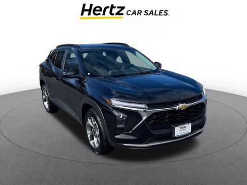 Used 2025 Chevrolet Trax LT image 1