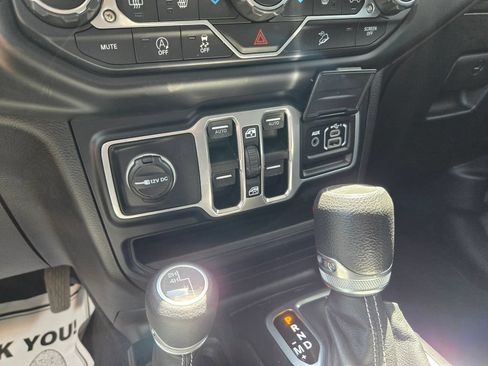 Used 2018 Jeep Wrangler Unlimited Sahara AWD/4WD image 26