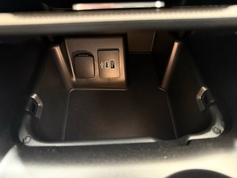 New 2025 Ford Explorer Active image 31