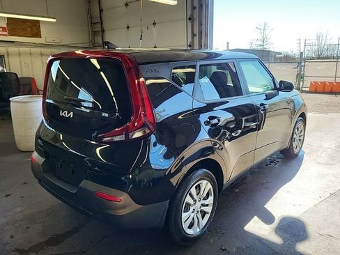 Used 2022 Kia Soul LX FWD image 2