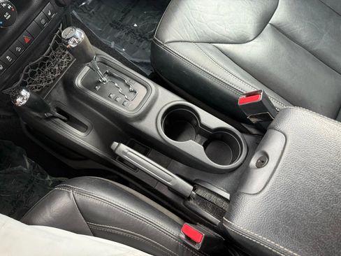 Used 2017 Jeep Wrangler Unlimited Rubicon image 27