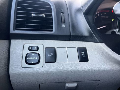 Used 2009 Toyota Venza FWD V6 4dr Crossover image 24