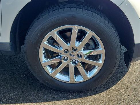 Used 2014 Ford Edge Limited w/ Equipment Group 301A FWD image 9