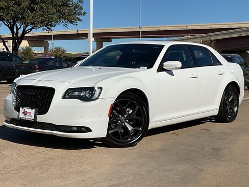 Used 2022 Chrysler 300 S image 2