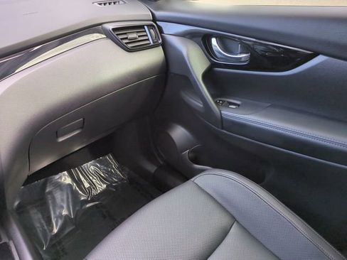 Used 2022 Nissan Rogue Sport SL w/ Premium Package image 17