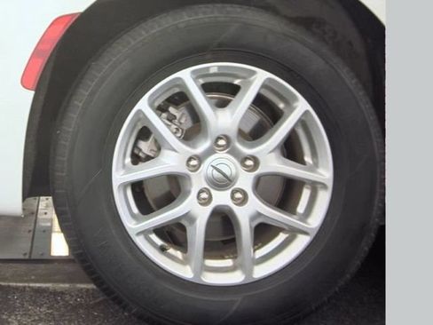 Used 2023 Chrysler Pacifica Touring-L FWD image 21