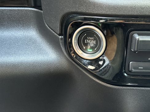 Used 2025 Chevrolet Silverado 1500 LT AWD/4WD image 21