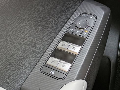 New 2025 Mitsubishi Outlander SE image 26