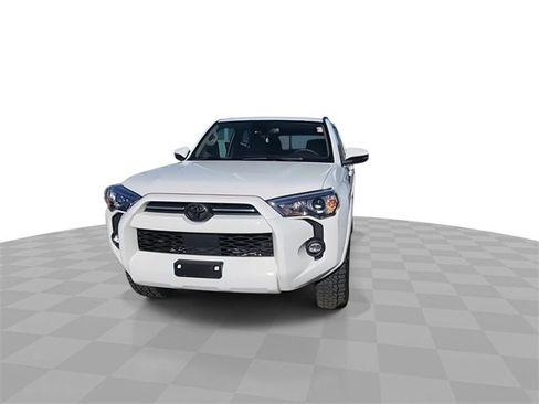 Used 2022 Toyota 4Runner SR5 Premium image 3
