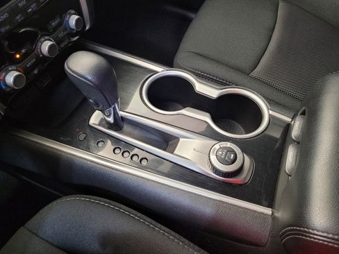 Used 2020 Nissan Pathfinder SV image 26