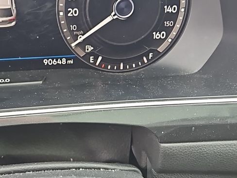 Used 2018 Volkswagen Tiguan SEL Premium w/ 3rd Row Seat Package image 12