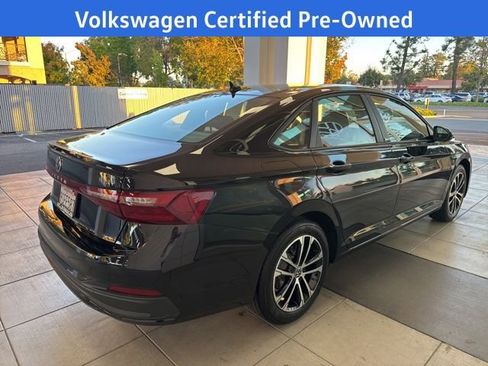 Certified 2025 Volkswagen Jetta Sport image 5