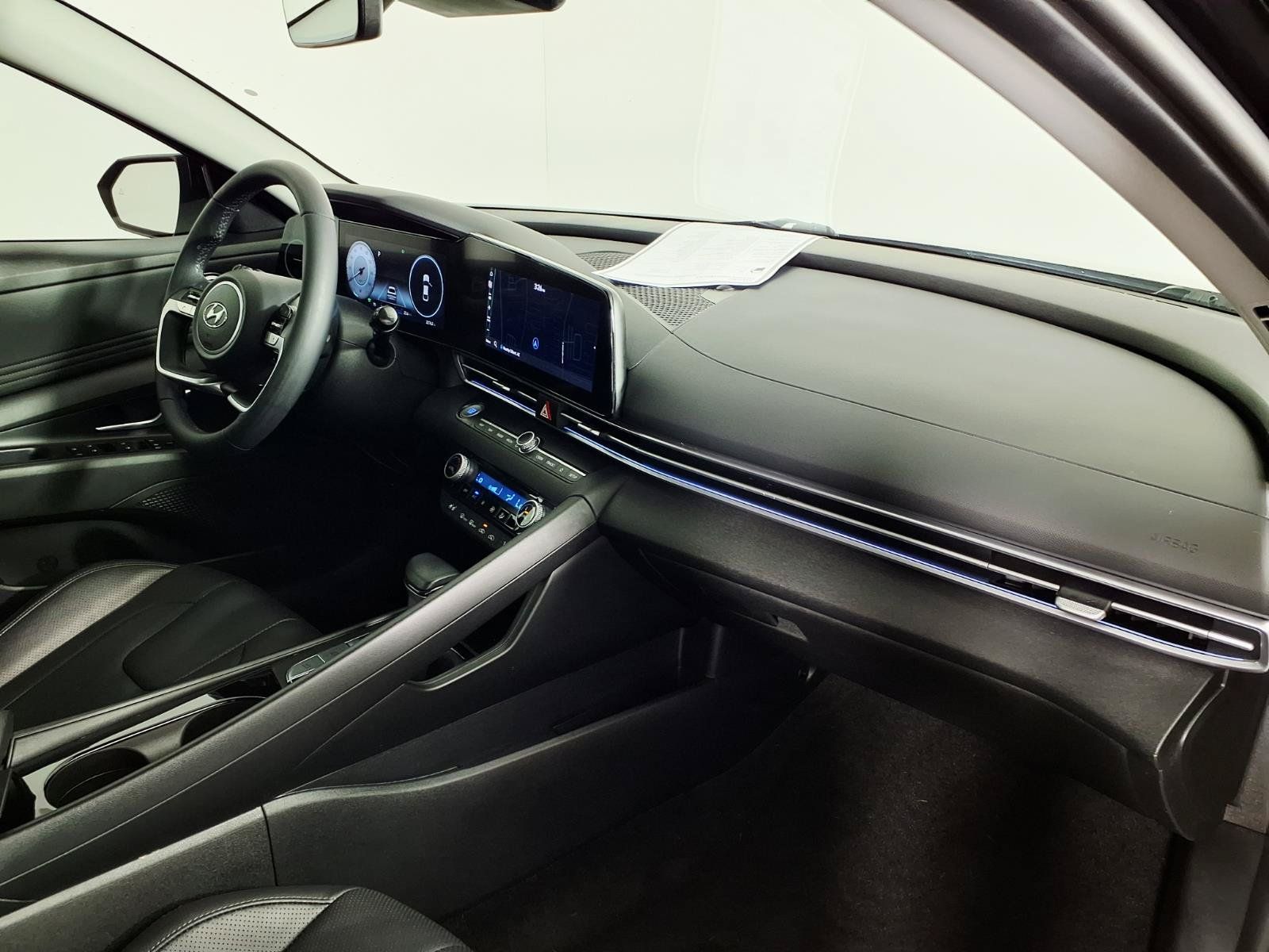 Certified 2023 Hyundai Elantra Limited FWD image 9