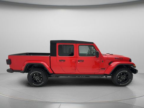Used 2024 Jeep Gladiator Sport AWD/4WD image 4
