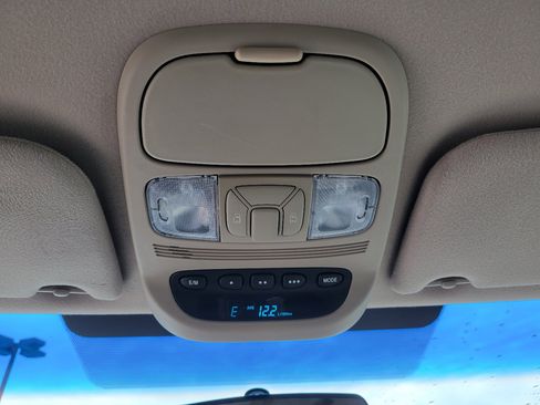 Used 2010 Toyota Sienna LE image 28