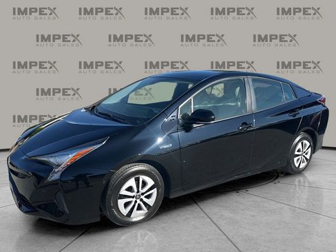 Used 2018 Toyota Prius Three image 1