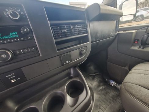 Used 2025 GMC Savana 2500 w/ Driver Convenience Package image 14