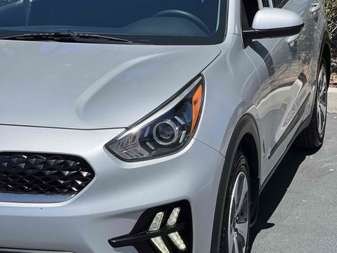 Used 2020 Kia Niro LX FWD image 48