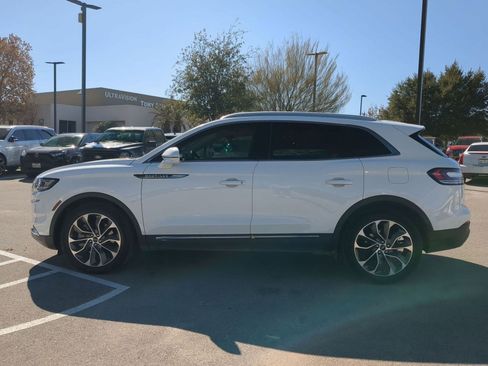 Used 2022 Lincoln Nautilus Reserve image 6