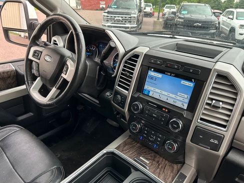 Used 2017 Ford F250 Lariat w/ Lariat Ultimate Package AWD/4WD image 31