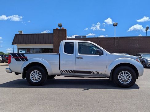 Used 2017 Nissan Frontier SV AWD/4WD image 3