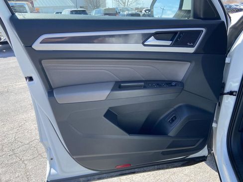 Used 2022 Volkswagen Atlas Cross Sport SEL Premium R-Line image 32