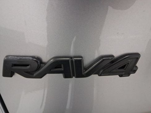 Used 2022 Toyota RAV4 XLE AWD/4WD image 23