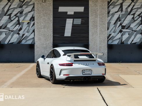 Used 2018 Porsche 911 GT3 w/ Sport Chrono Package RWD image 11