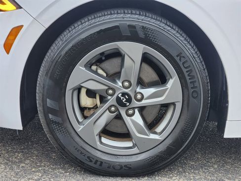 Used 2023 Kia K5 LXS image 9